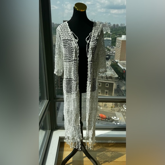 🆕 FARM Rio 🧿 NWOT Floral Crochet Lace Through Kimono, White - Sz L - Picture 2 of 15